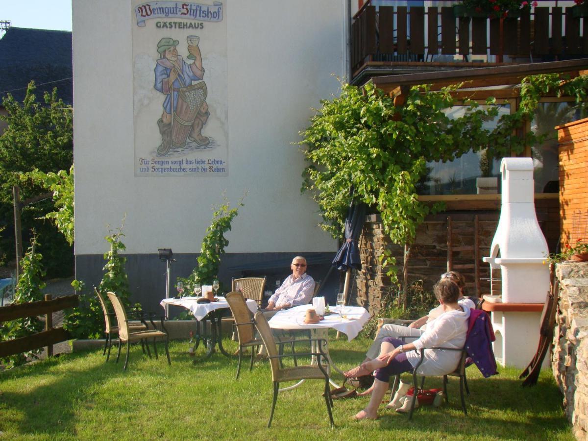 Hotel Weingut Stiftshof Enkirch Esterno foto