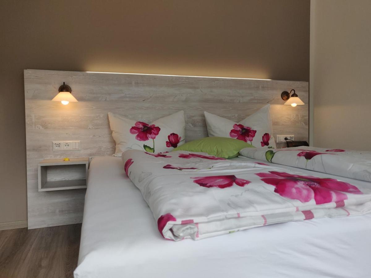 Hotel Weingut Stiftshof Enkirch Esterno foto