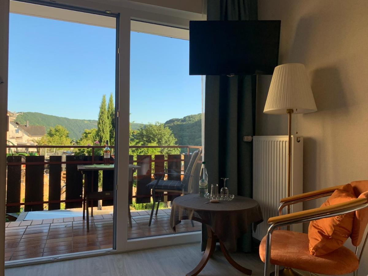 Hotel Weingut Stiftshof Enkirch Esterno foto