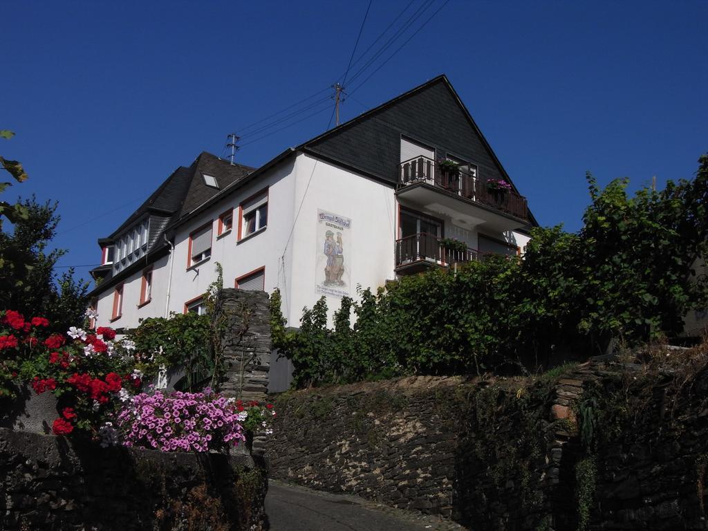 Hotel Weingut Stiftshof Enkirch Esterno foto