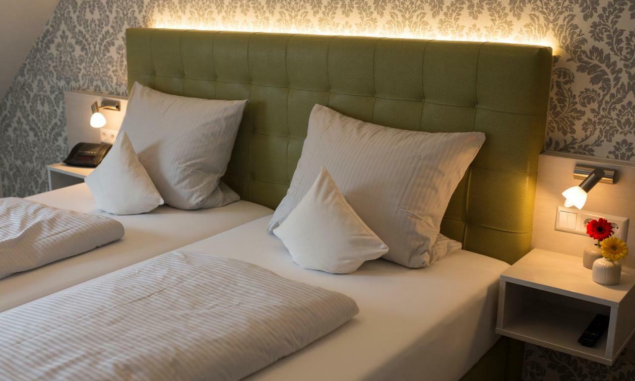Hotel Weingut Stiftshof Enkirch Esterno foto