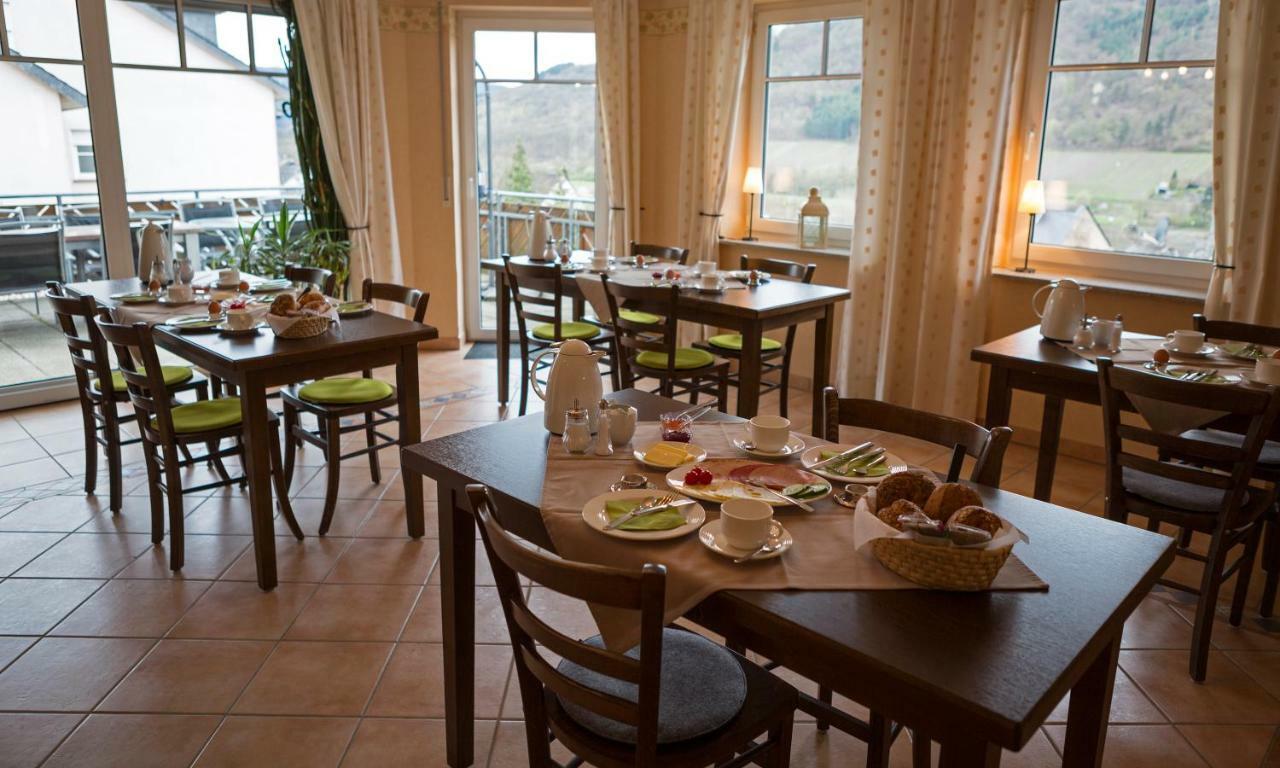 Hotel Weingut Stiftshof Enkirch Esterno foto