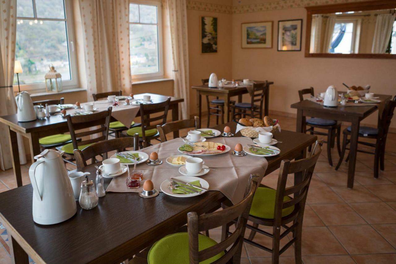 Hotel Weingut Stiftshof Enkirch Esterno foto