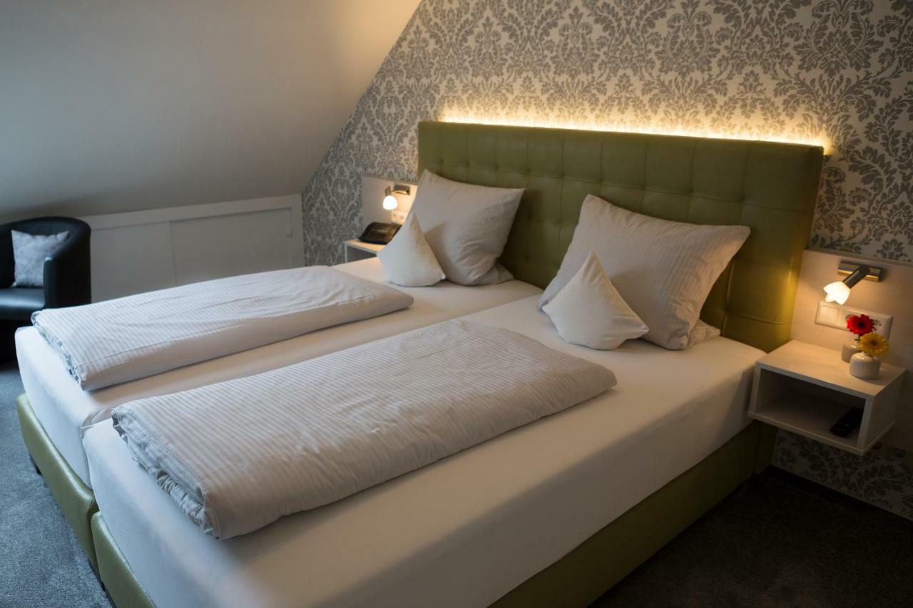 Hotel Weingut Stiftshof Enkirch Esterno foto